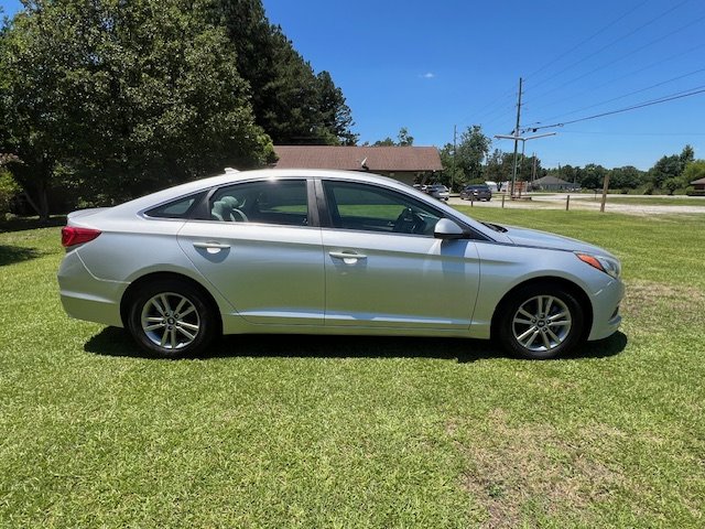 2015 Hyundai Sonata SE photo 2