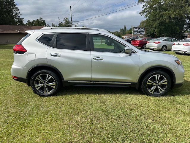 2017 Nissan Rogue SL photo 2