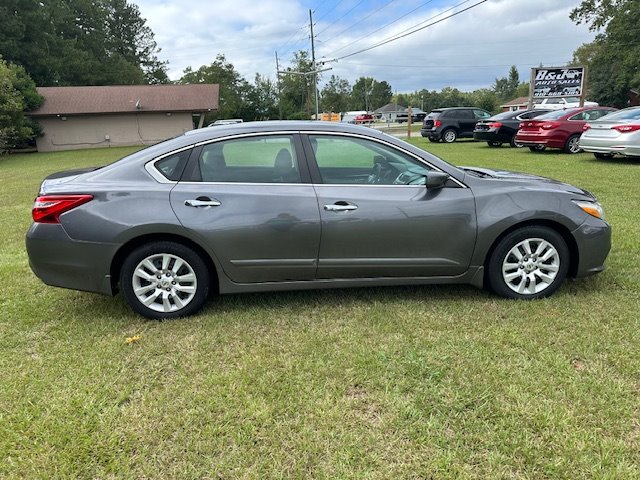 2016 Nissan Altima S photo 2