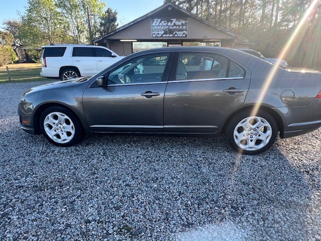 2010 Ford Fusion SE's photo